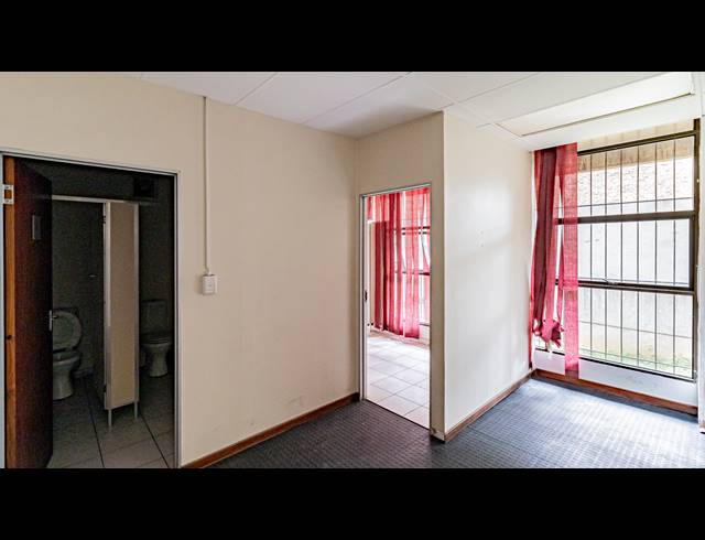 338M² OFFICE FOR SALE IN FERNDALE